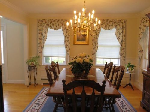 28 Millers Brk Dr, Cumberland RI  02864-6163 exterior