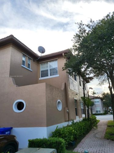 605 147th Ave, Hollywood, FL 33027-6105