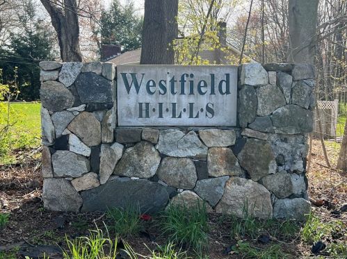 59 Tavern Cir, Middletown CT 06457-1563 exterior