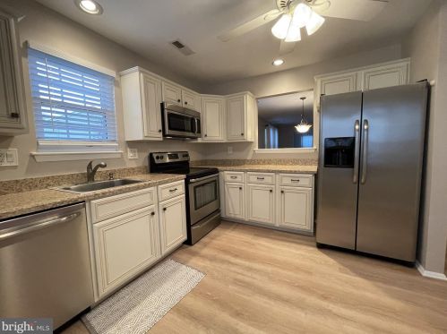 77 Lakebridge Dr, West Deptford NJ  08096-6720 exterior