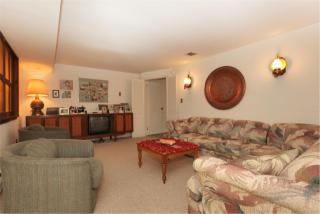 29 Gilbert Ln, Hicksville, NY 11803-3121