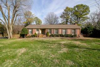6732 Currywood Dr, Nashville, TN 37205-3032