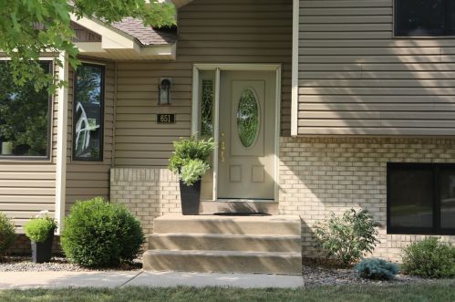 651 Hickory Pl, Lino Lakes, MN 55014-1955