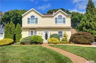 37 Cliff Ln, Plainedge, NY 11756-1010