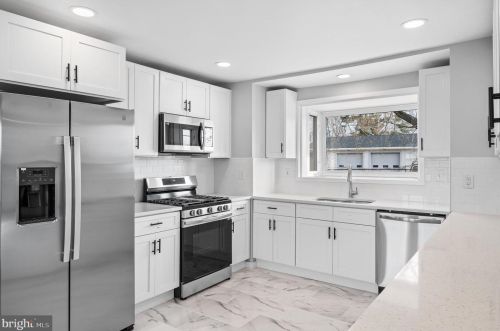 460 Crown Point Rd, West Deptford NJ  08086-2124 exterior