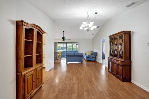 7 Farnworth Dr, Boynton Beach FL  33426-8121 exterior