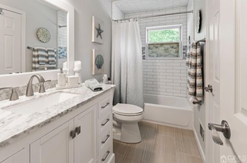 38 Rockhill Rd, Old Bridge NJ  08857-2418 exterior