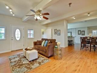 569 Maple Ave, Sunnyvale, CA 94085-3709