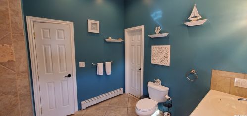 31 Evergreen Pl, Deer Park NY  11729-3720 exterior