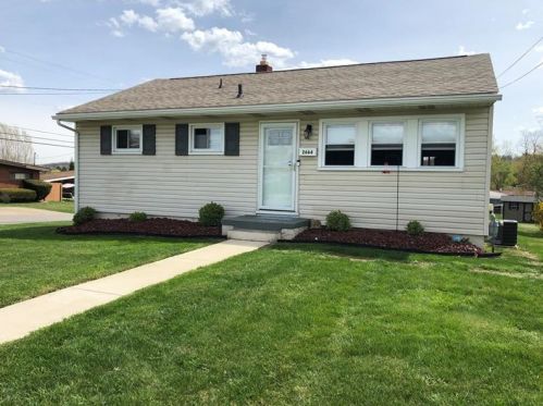 2664 Virginia Dr, New Kensington, PA 15068-3133