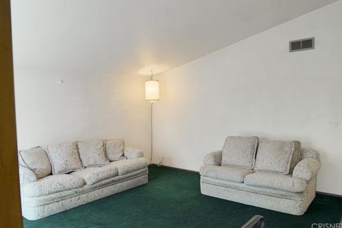 28125 Bakerton Ave, Santa Clarita, CA 91351-1216