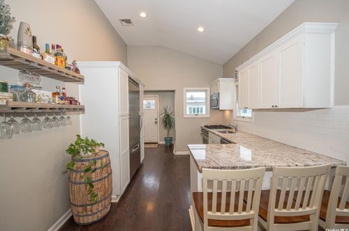 329 Park Ave, Babylon NY  11702-2024 exterior