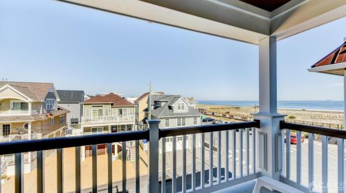 5 Fort Ave, Pelican Island NJ  08751-1512 exterior