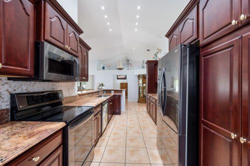 107 Hawthorne Cir, Fort Pierce FL 34953-3524 exterior