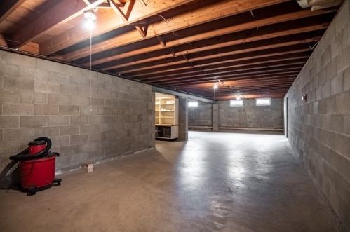 1049 Wilhelm Rd, Hermitage PA  16148-3746 exterior