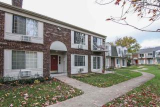 2128 Allen Blvd, Madison WI  53562-2927 exterior