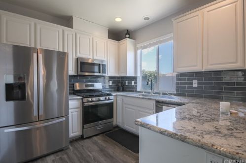 31316 Nichols Ln, Santa Clarita, CA 91384-2525