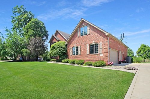 9786 Rambling Rose Ln, Dyer, IN 46373-9038