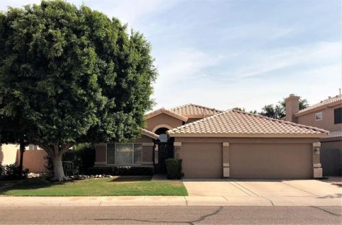 6627 Hill Ln, Glendale, AZ 85310-5710