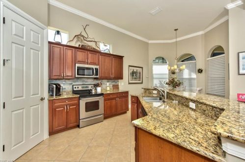 6968 Mauna Loa Ln, Naples FL  34113-2646 exterior