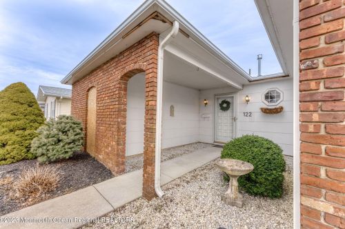 122 Whittier Rd, Bricktown NJ  08724-2405 exterior