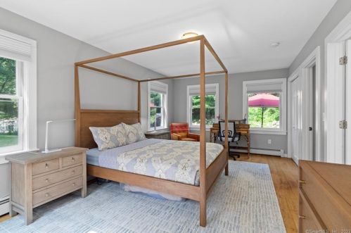 99 Book Hill Rd, Essex CT  06426-1322 exterior