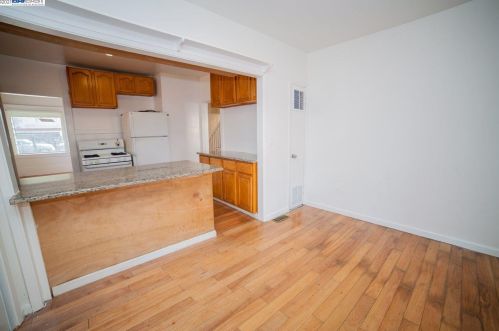 1057 76, Oakland CA 94605-2807 exterior