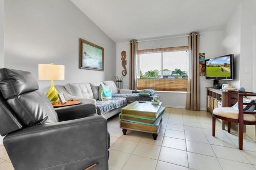 5324 Greenwood Dr, Delray Beach FL  33484-1133 exterior