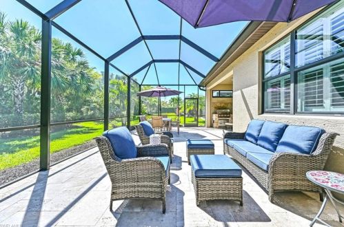 16157 Camden Lakes Cir, Naples FL  34110-2880 exterior