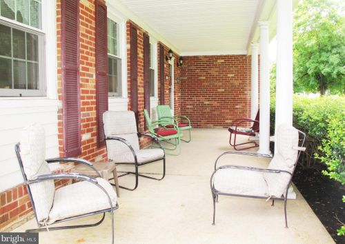 301 Wayne Dr, Riverton, NJ 08077-4344