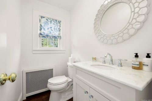 20 Hazelton Dr, White Plains NY  10605-3818 exterior