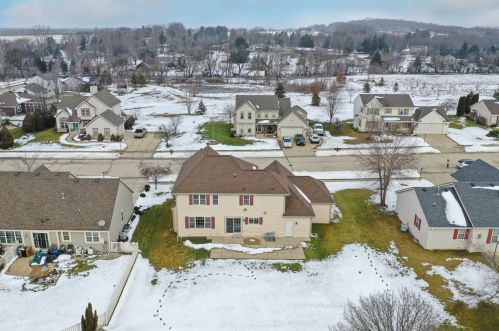 722 Cottonwood Ln, Waterford, WI 53185-2897
