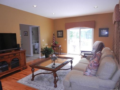 52 Plum Rd, Mahopac NY  10541-4247 exterior