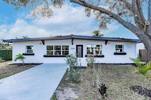 3484 Lakeview Dr, Naples, FL 34112-5824