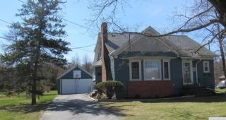 27 Sunset Blvd, Coxsackie, NY 12051-1103