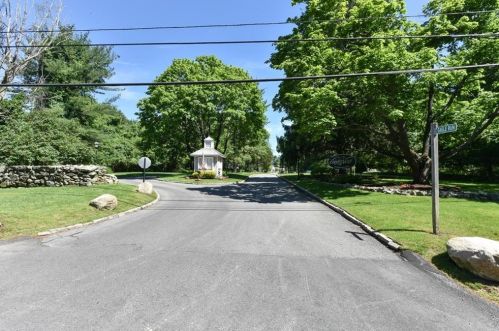34 Eagle Run, Warwick RI  02818-5076 exterior