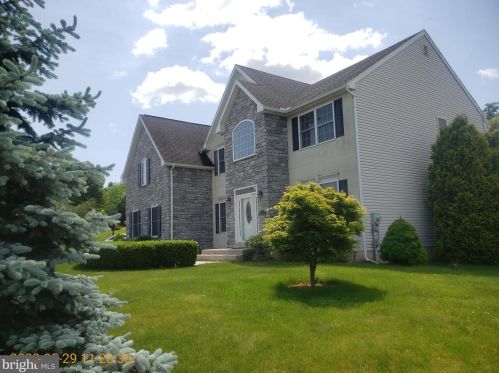 3037 Ridgeview Dr, Molino, PA 17961-2337