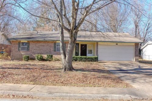 3717 Whippoorwill Ct, Fayetteville, AR 72701-2855