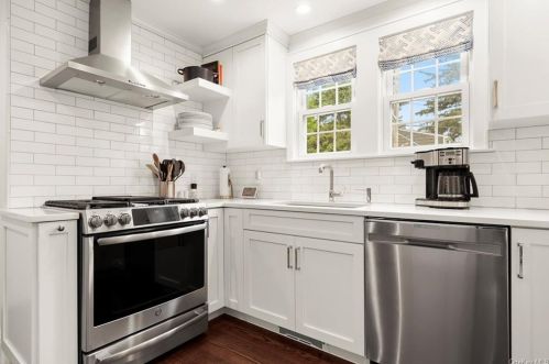 20 Hazelton Dr, White Plains NY  10605-3818 exterior