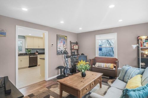 2 Glasser St, Norwalk CT  06854-4122 exterior