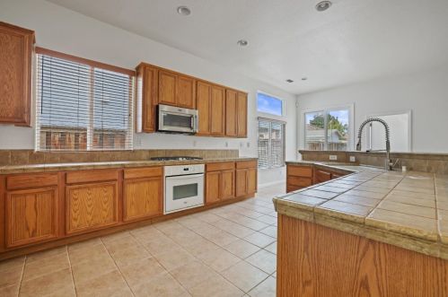 17769 Golden Spike Trl, Lathrop CA  95330-9373 exterior