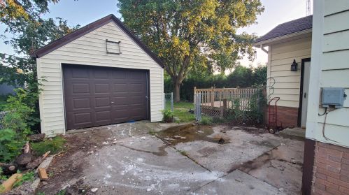 807 24th St, Two Rivers, WI 54241-2410