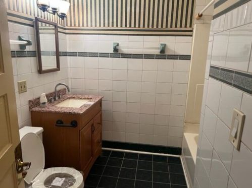 1228 32, Milwaukee WI 53208-2943 exterior