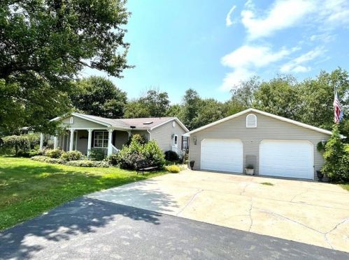 4404 Ellwood Rd, New Castle, PA 16101-6706