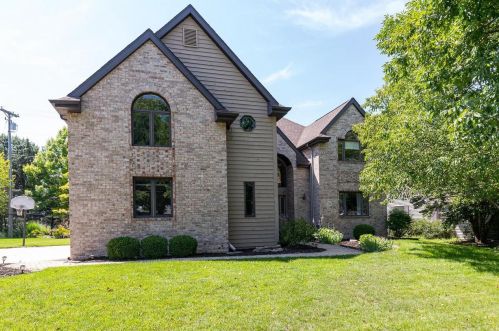 38 Deneveu Cir, Fond Du Lac WI  54935-5457 exterior