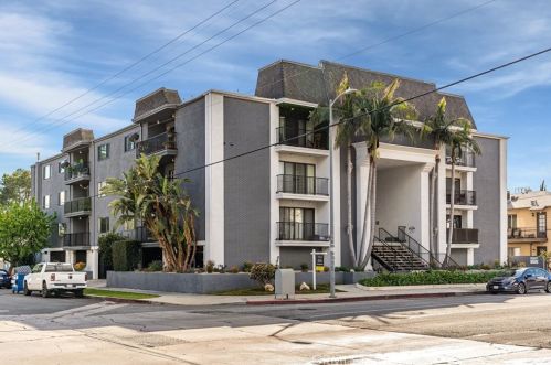 14804 Magnolia Blvd, Van Nuys, CA 91403-1310