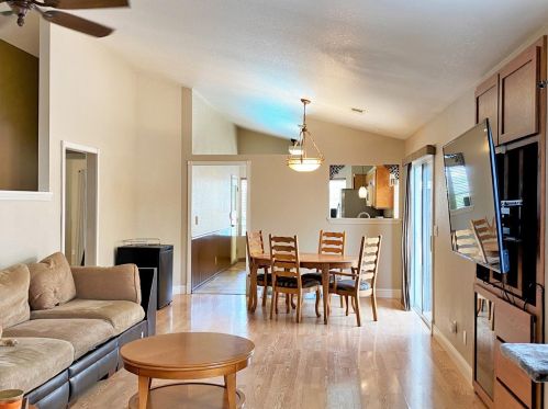 5539 Greenoaks Dr, Riverbank CA  95367-3844 exterior