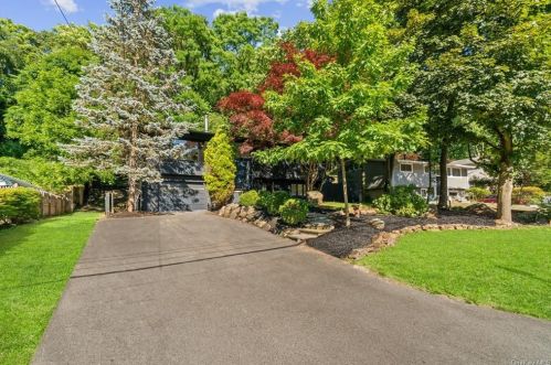 74 Greenwood Ln, White Plains NY  10607-1020 exterior