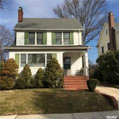 57 Bar Beach Rd, Port Washington NY  11050-4027 exterior