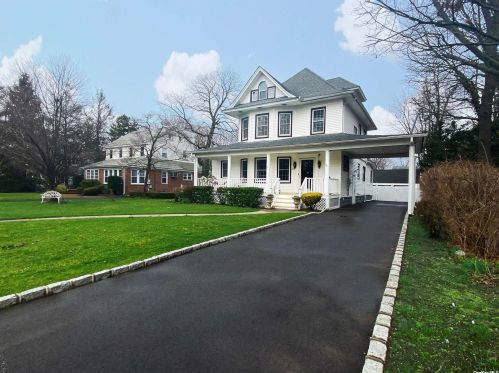 24 Broadway, Rockville Centre, NY 11570-2301